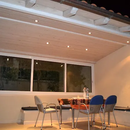 Roberta Apartment