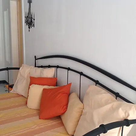 Roberta Apartment