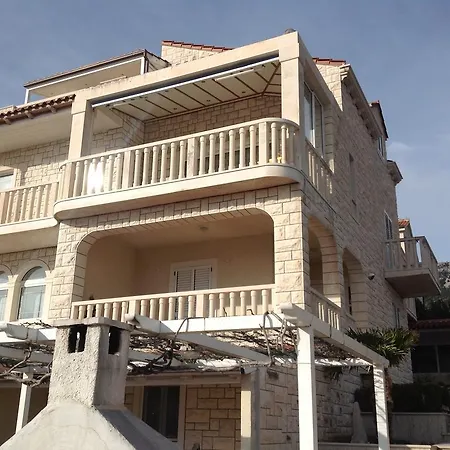 Roberta Apartman Bol