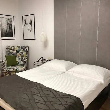 Roberta Apartment *